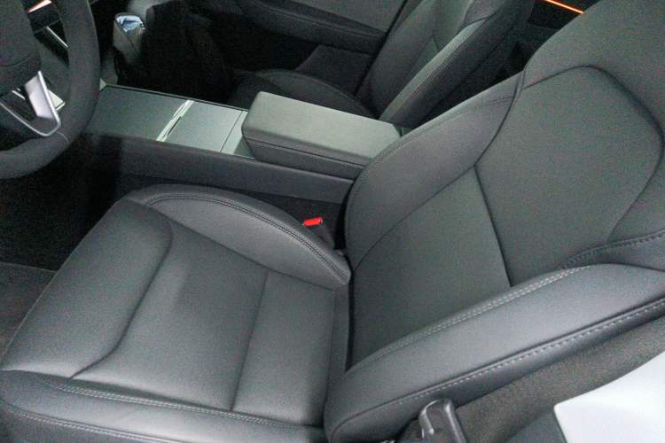 Used Tesla Model Y 2025 Rear-Wheel-Drive Version