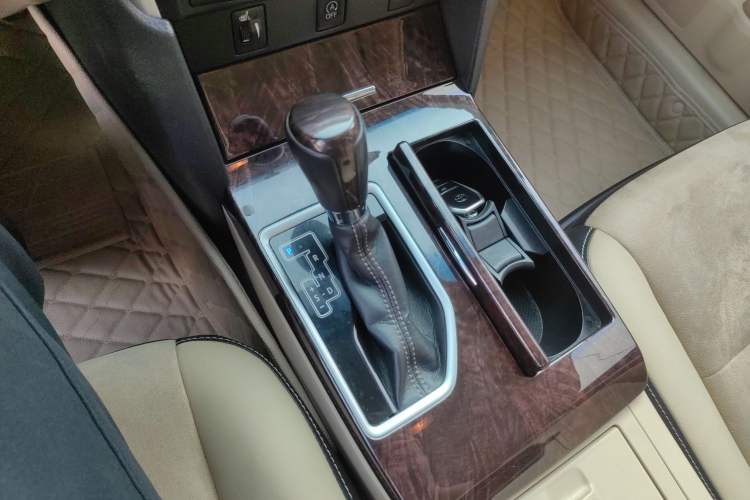 Used Toyota Camry 2016 2.5G 10th Anniversary Deluxe Navigation Edition
