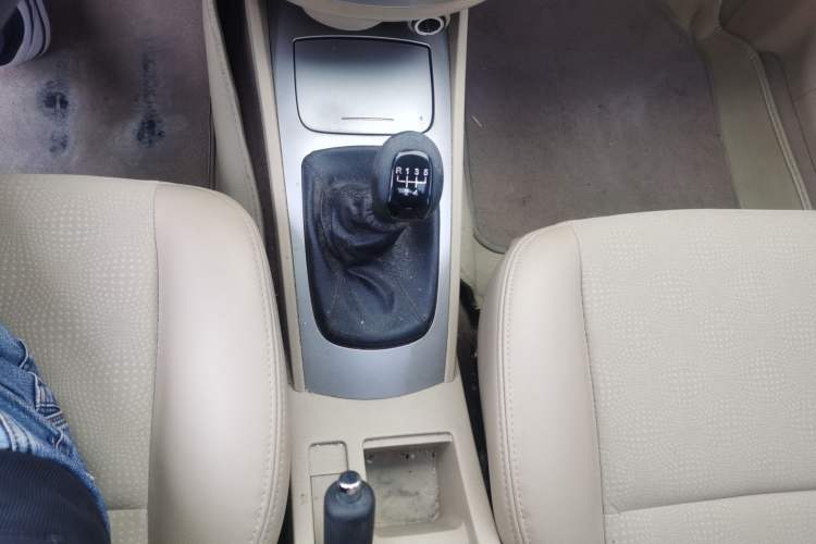 Used Buick Excelle 2013 1.5L Manual Classic Model
