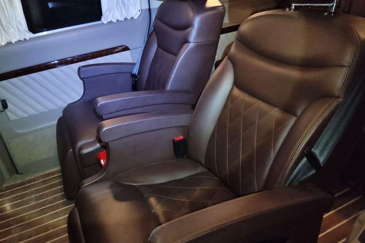 Used Mercedes-Benz Viano 2014 3.5L Premier Edition
