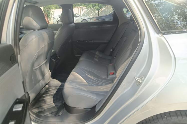 Used  L6 2025 EM-i 140km Starship Edition
