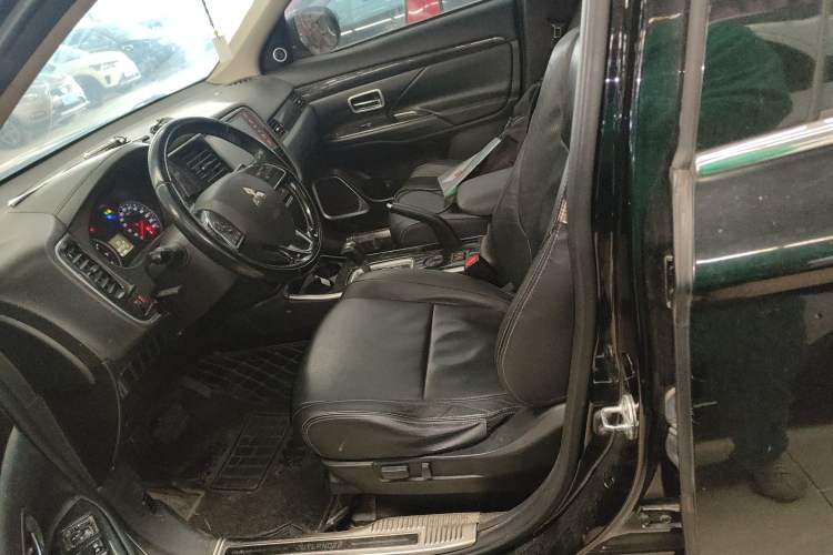 Used Mitsubishi Outlander 2018 2.0L Two-Wheel Drive Glory Edition 5 Seats