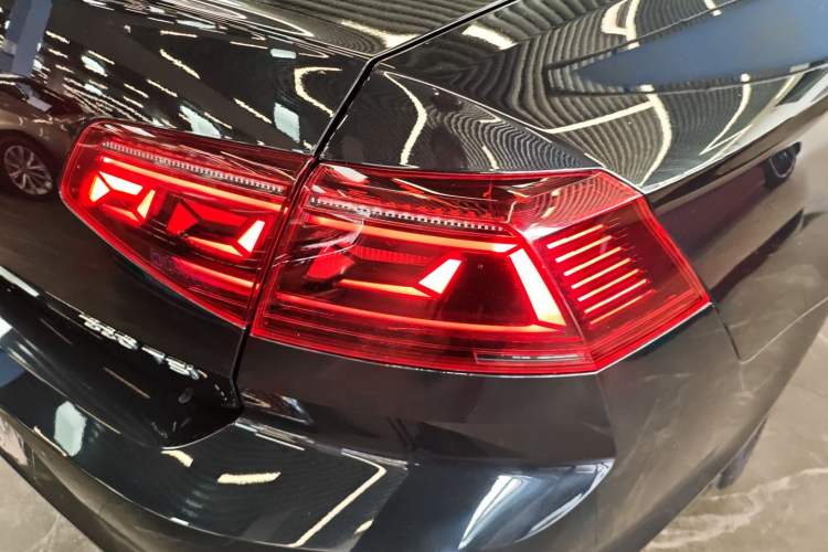 Used Volkswagen Magotan 2023 2 Million Units Limited Edition 330TSI DSG Leading Version
