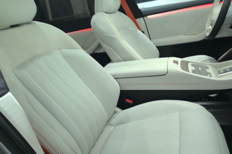 Used ONVO L60 2024 60 kWh Rear-Drive Version
