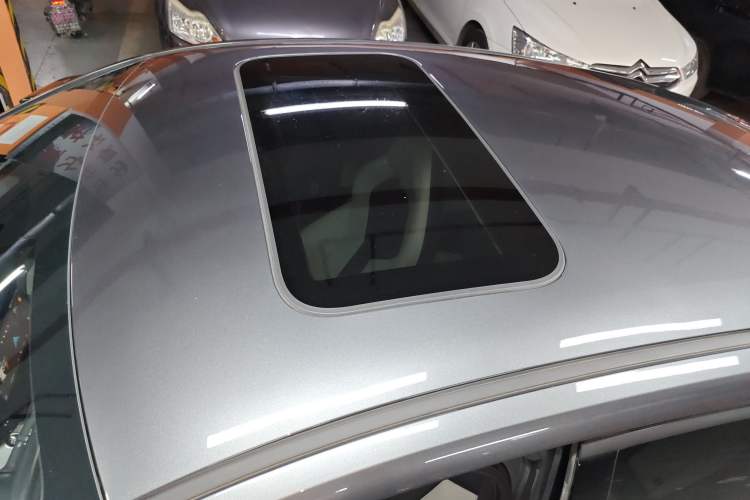 Used Changan UNI-V iDD 2024 Blue Whale Smart Electric iDD 136km ZhiKu Model
