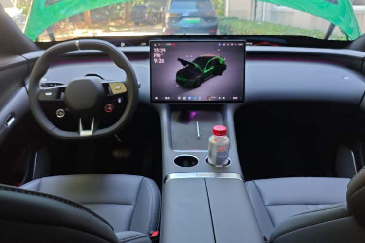 Used  YU7 2025 Ultra-Long Range All-Wheel Drive Pro Version
