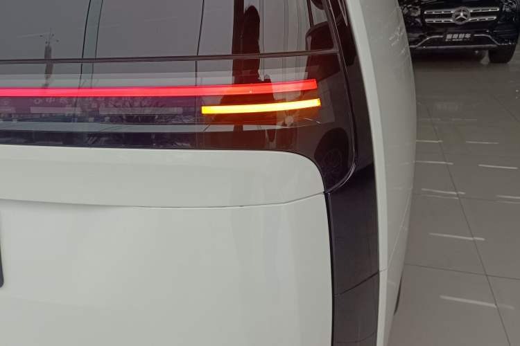 Used Li Auto MEGA 2025 Home Family Special Edition
