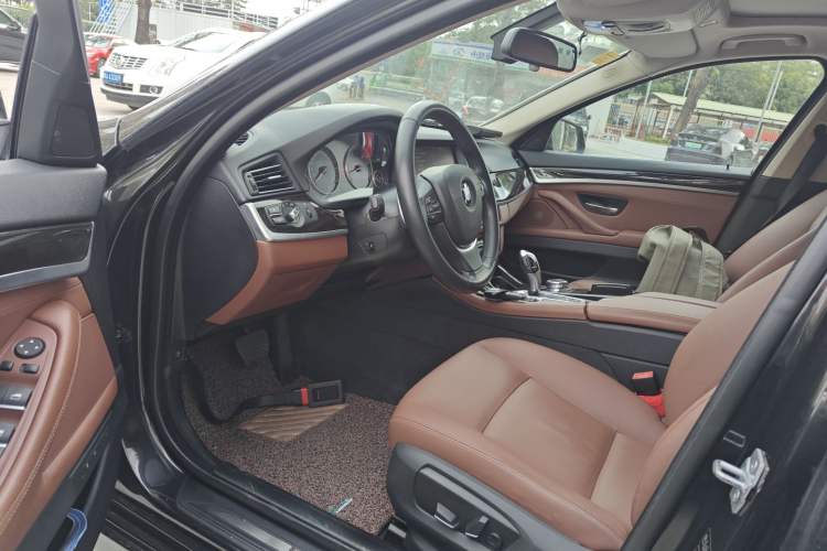 Used BMW 5 Series 2014 535Li Leading Model
