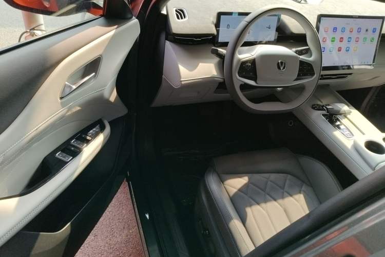 Used Changan UNI-Z New Energy 2024 Blue Whale Smart Electric iDD 125km Beyond Edition
