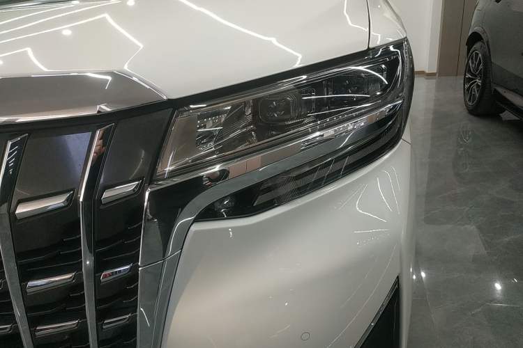 Used Toyota Alphard 2018 Revised Version 3.5L Premium Edition
