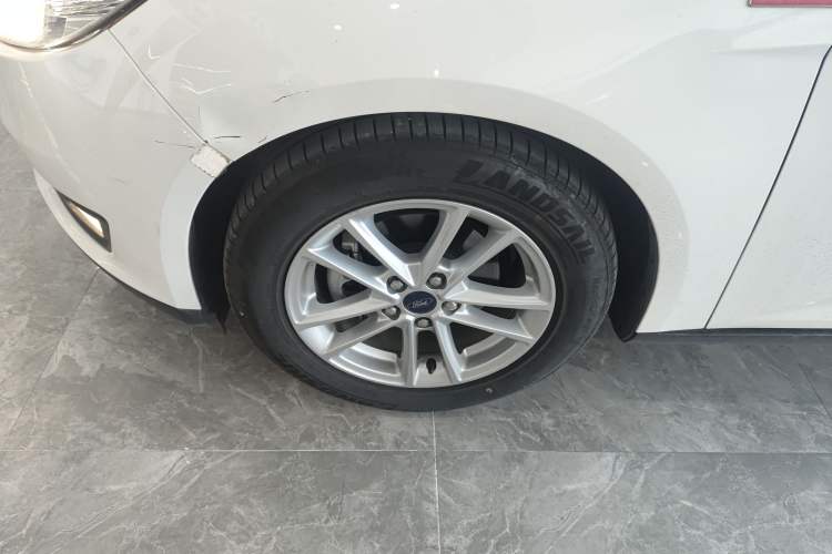 Used Ford Focus 2018 Hatchback Classic 1.6L Automatic Trendy SmartDrive Edition
