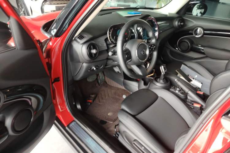 Used  MINI 2022 1.5T COOPER Classic Edition Five-Door Version
