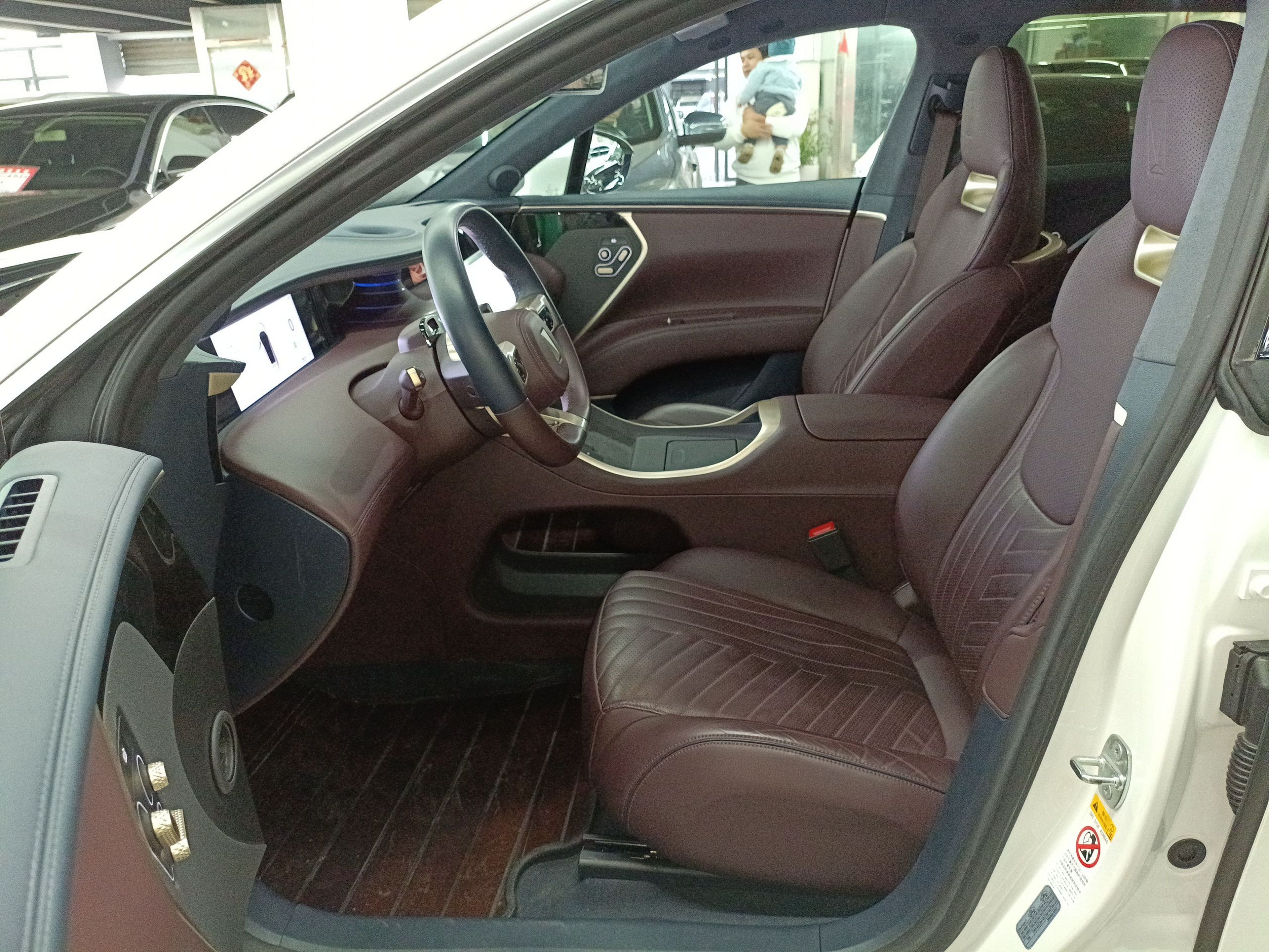 Переднее сиденье в автомобиле