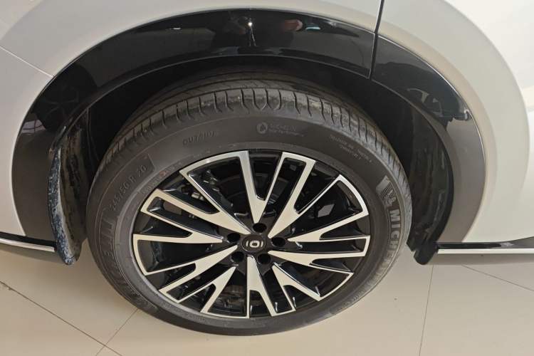 Used  Q07 2025 215 Flagship PLUS
