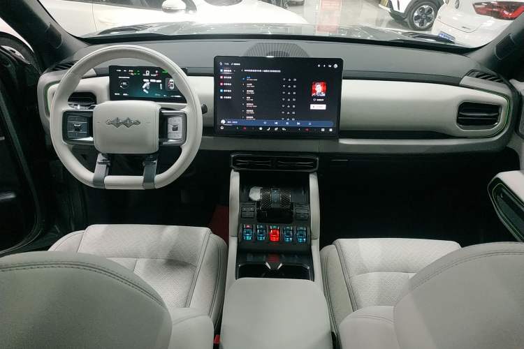 Used  Titanium 3 2025 501 km All-Wheel Drive Intelligent Driving Max Edition