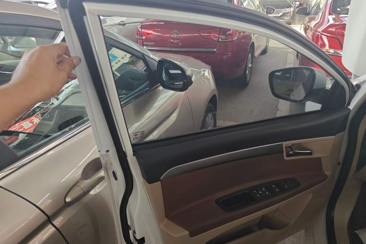 Used Roewe 350 2015 1.5L Manual Luxury Sunroof Edition
