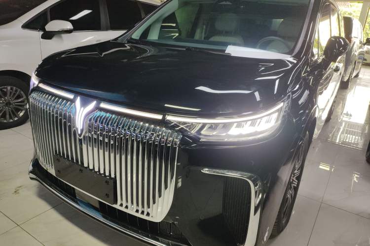 Used VOYAH Dream 2025 EV Four-Wheel Drive Flagship Kunpeng Edition
