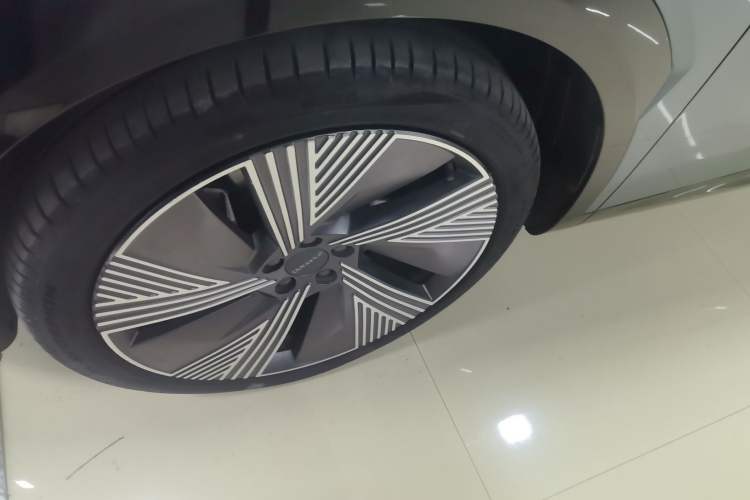 Used Lynk & Co 08 EM-P 2025 220 km All-Wheel-Drive Performance Halo