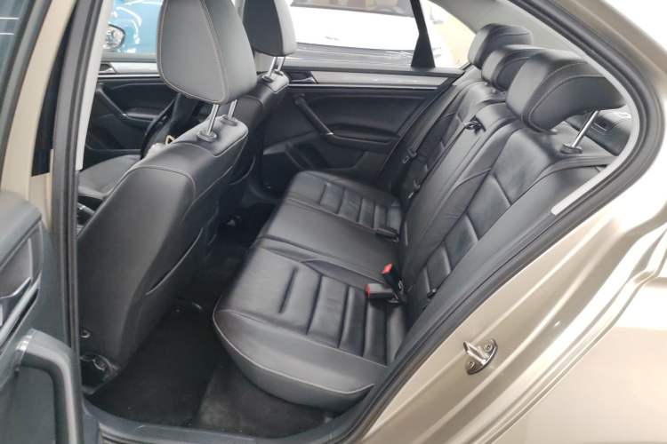 Used Volkswagen Bora 2016 1.6L manual Comfort trim level
