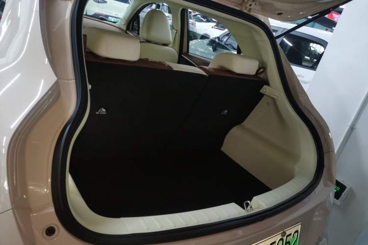 Used ORA Good Cat 2023 401 km Standard Range Luxury Version Lithium Iron Phosphate