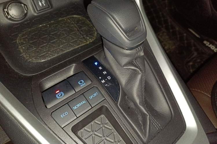 Used Toyota RAV4 2021 2.0L CVT Two-Wheel Drive Fashion Edition
