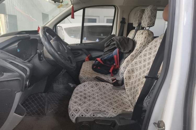 Used Ford Transit 2017 2.0T Diesel Multi-Purpose Commercial Vehicle Short Wheelbase Low Roof China V Standard