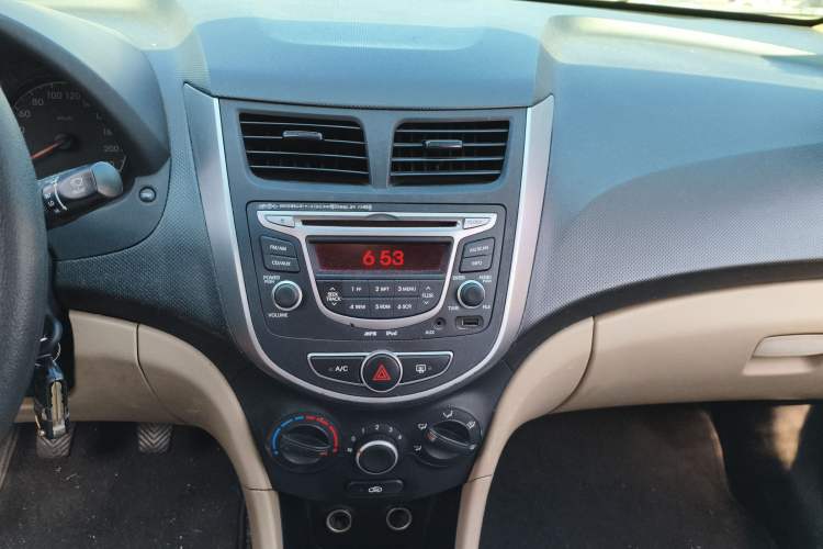 Used Hyundai Verna (older generation) 2014 1.4L Manual Smart GLS Trim