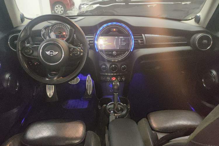 Used  MINI 2016 2.0T COOPER S Pioneer Edition Five-Door Model
