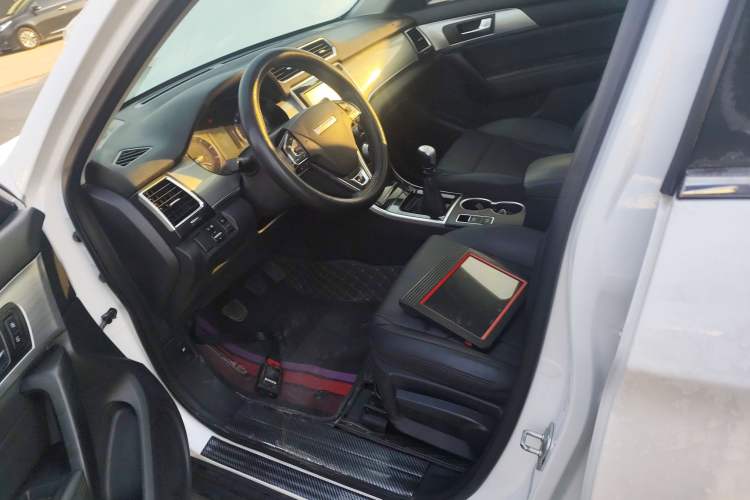 Used Haval H2 2018 Chuanxiang Edition Red Badge 1.5T Manual Two-Wheel Drive Fashionable Model