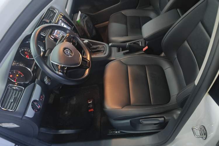 Used Volkswagen Sagitar 2015 1.6L Automatic Comfort Model
