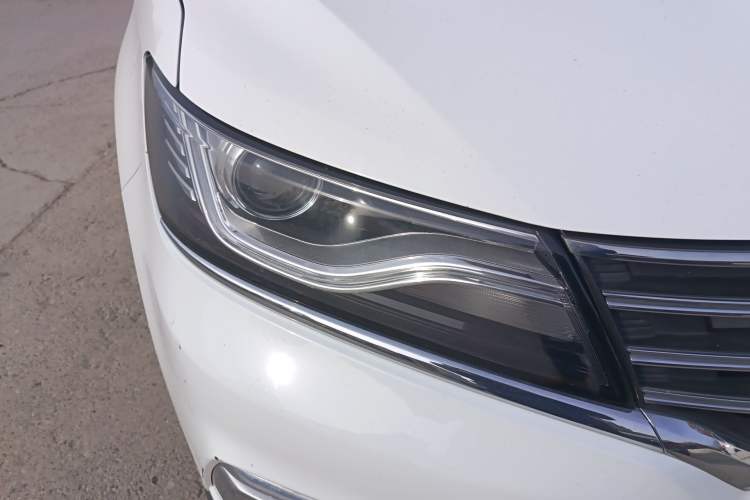 Used Roewe RX5 2016 20T Two-Wheel Drive Automatic Internet Smart Edition
