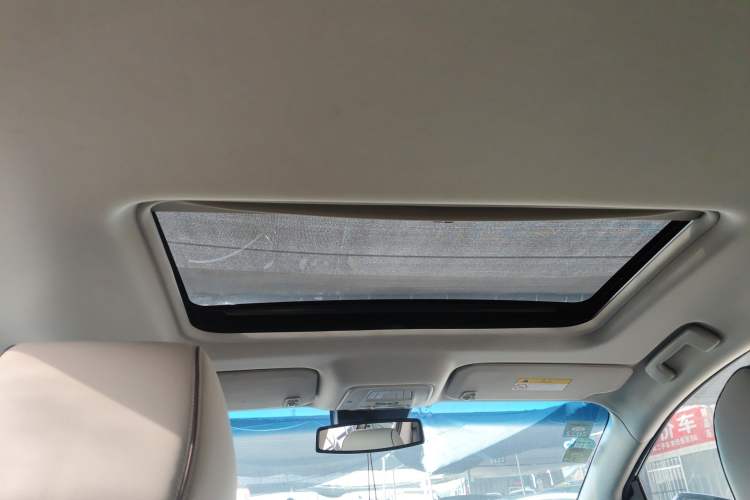 Used Buick GL8 2020 Land Cruiser Executive 652T Luxury Edition with Welfare Features
