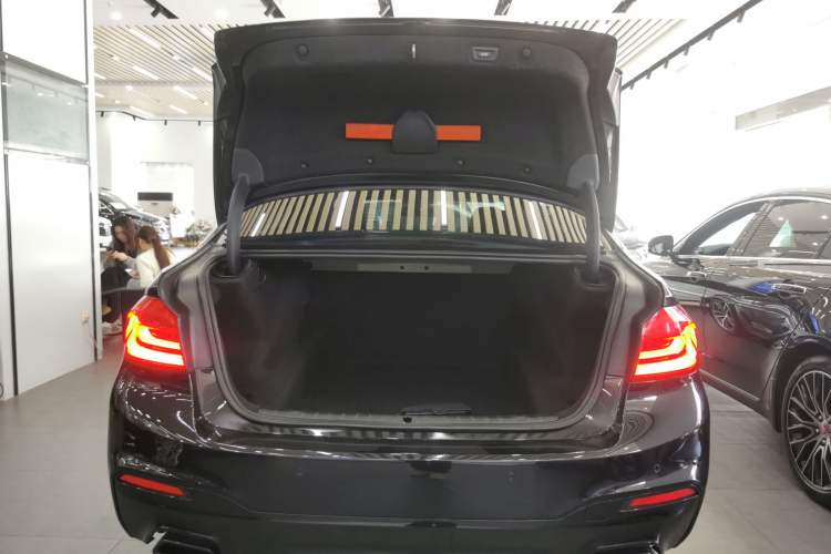 Used BMW 5 Series 2019 Restyled 525Li M Sport Package
