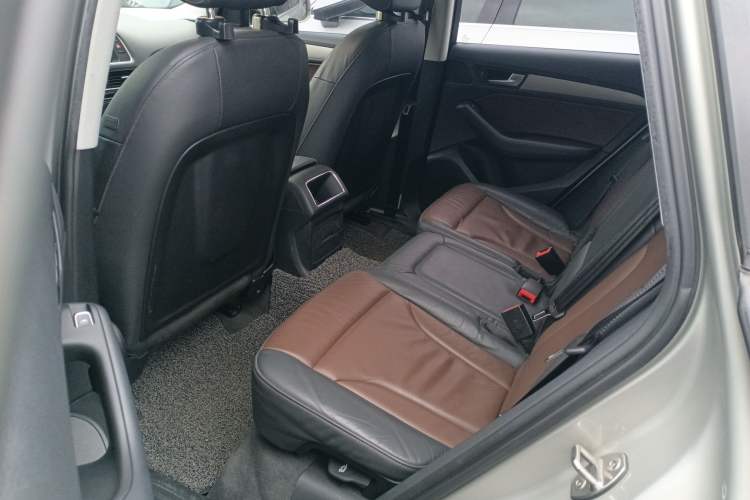 Used Audi Q5 2017 Plus 40 TFSI Ambition Model
