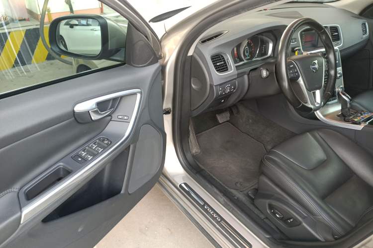 Used Volvo S60 2016 S60L T4 Zhiyuan Edition
