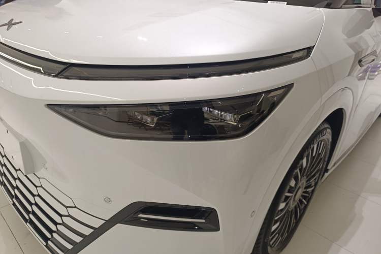 Used XPeng X9 2025 740 Ultra-Long Range Max
