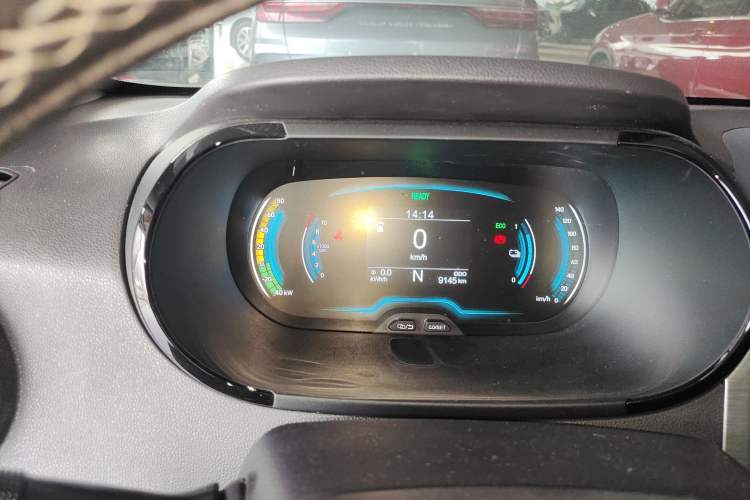 Used Chery Little Ant 2022 Revised Version Sweet Pink Edition Half-Sugar Version Lithium Iron Phosphate 30.7 kWh 30 kW 301 km
