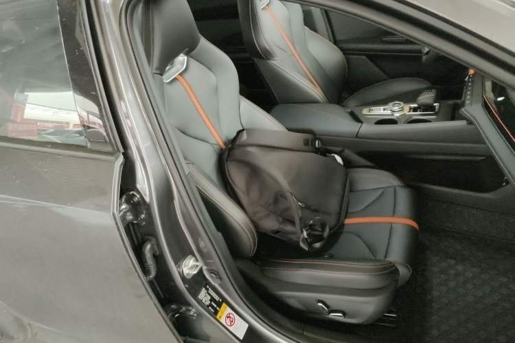 Used Changan UNI-V 2024 1.5T Prestige Edition