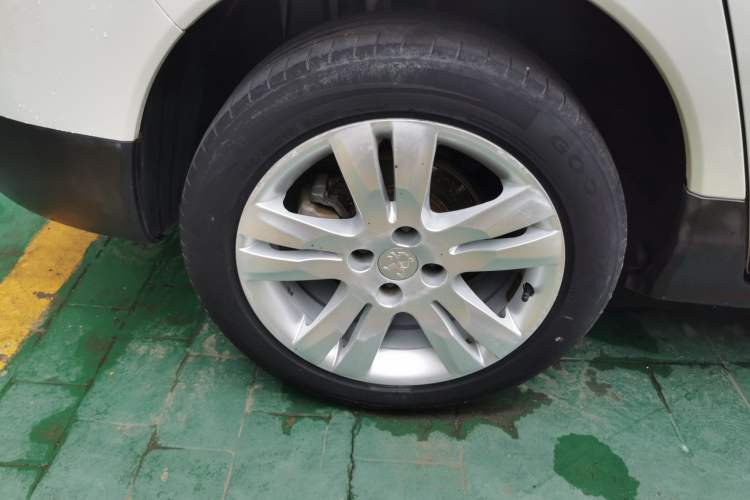 Used Peugeot 3008 2015 2.0L Automatic Trend Edition
