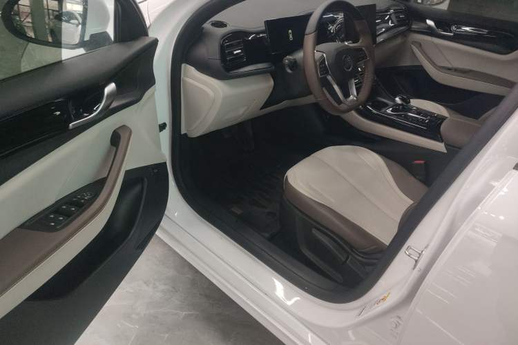 Used BYD Qin PLUS 2024 HONOR Edition DM-i 55KM Leading Model
