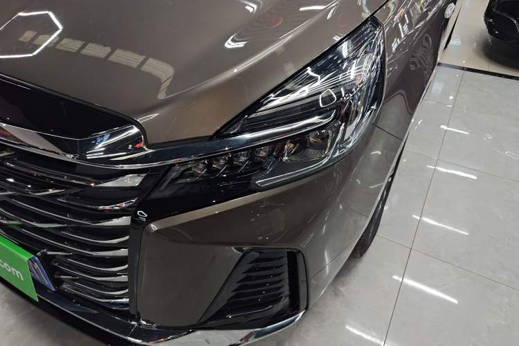 Used Buick GL8 2023 Land Executive Class Smart Enjoyment Model
