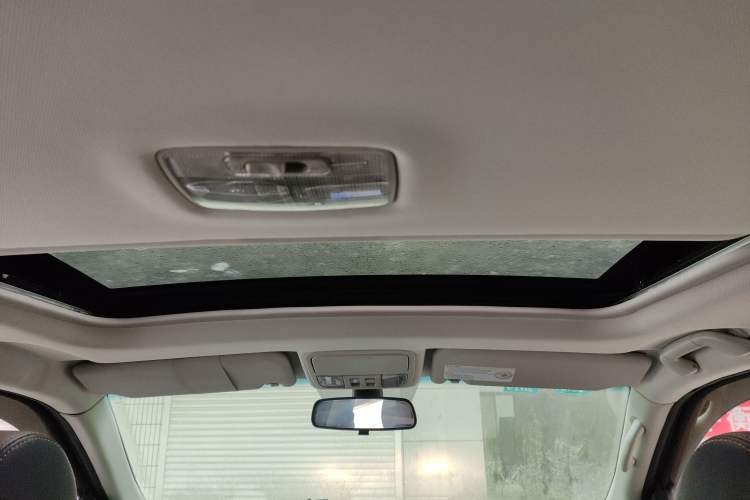 Used JMC Yusheng S350 2016 2.0T Automatic 2WD Gasoline Luxury Version with Sunroof 7 Seats
