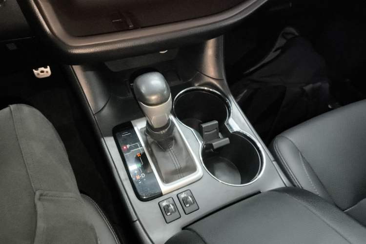 Used Toyota Highlander 2015 2.0T Two-Wheel Drive Luxury Edition 7 Seats
