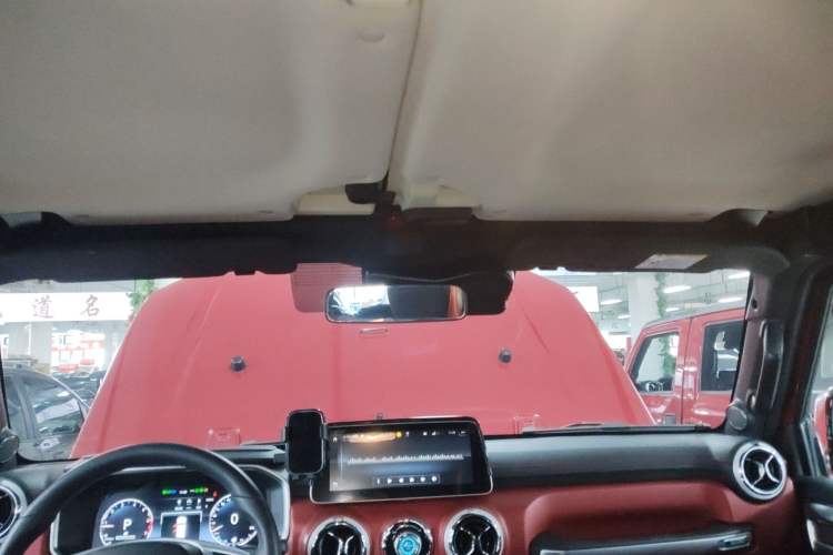 Used  BJ40 2020 2.0T Automatic Four-Wheel Drive Urban Hunter Edition Chivalrous Type
