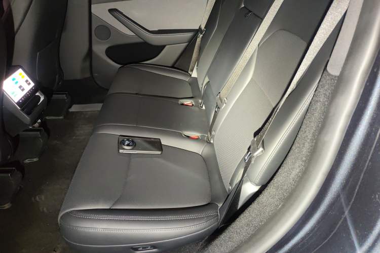 Used Tesla Model Y 2025 Rear-Wheel-Drive Version