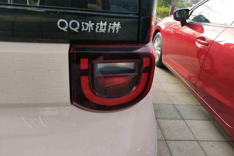 Used Chery QQ Ice Cream 2022 170km Sundae Phosphate Lithium-Ion
