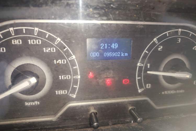 Used SAIC MAXUS Xintu V80 2019 2.5T Classic Edition 6-Speed Manual – Aoyuntong Short Wheelbase Mid-Height Design 5/6 Seats