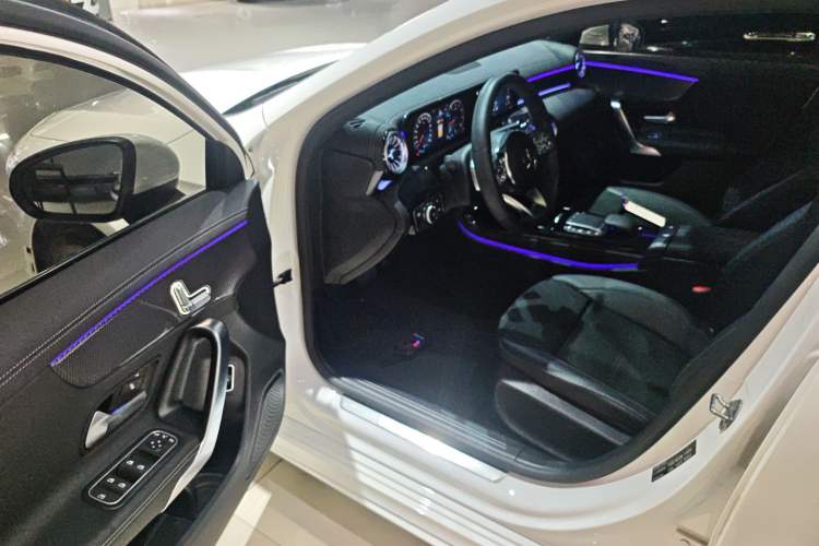 Used Mercedes-Benz A-Class 2022 Second Facelift A 200 L Sport Sedan Fashion Version
