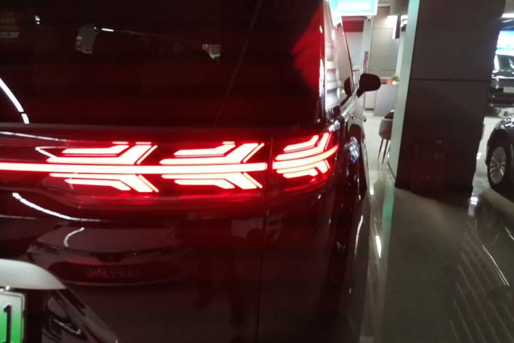 Used Denza D9 2024 DM-i 1050 Luxury Model