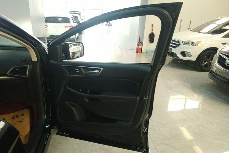 Used Ford Edge 2020 EcoBoost 245 Two-Wheel-Drive Platinum Edition 5 Seats
